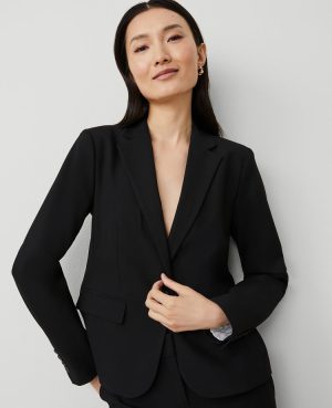 The Petite Notched One Button Blazer in Seasonless Stretch