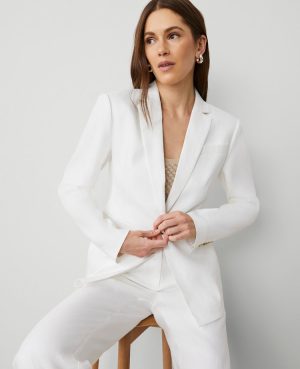 The One-Button Blazer in Linen Blend