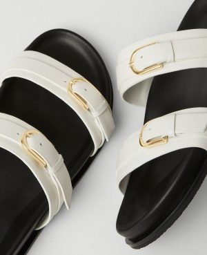 Weekend Collection Buckle Leather Sandals