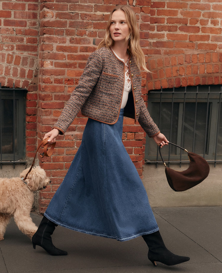 Petite Weekend Collection Pull On Denim Skirt