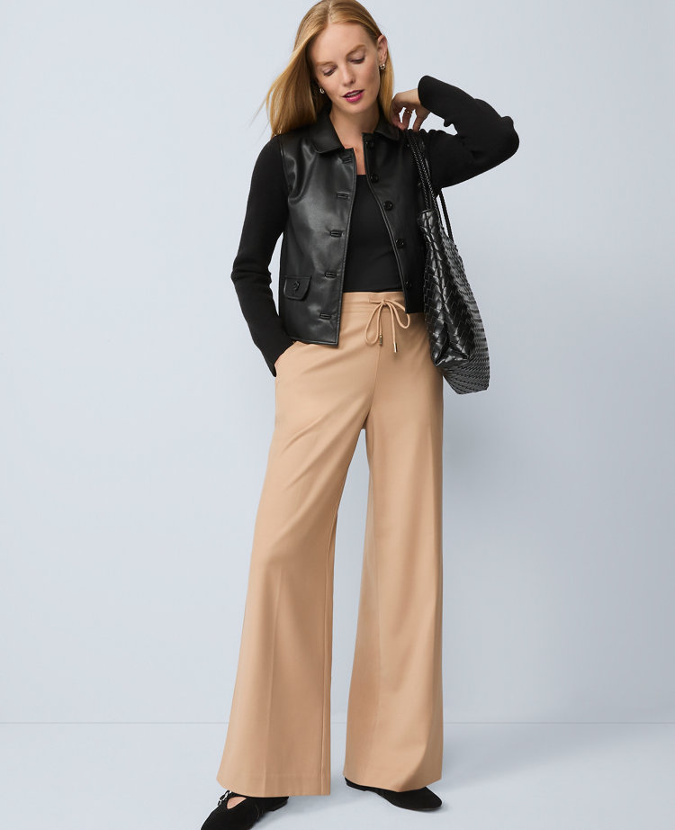 Wide-Leg Jogger Pant